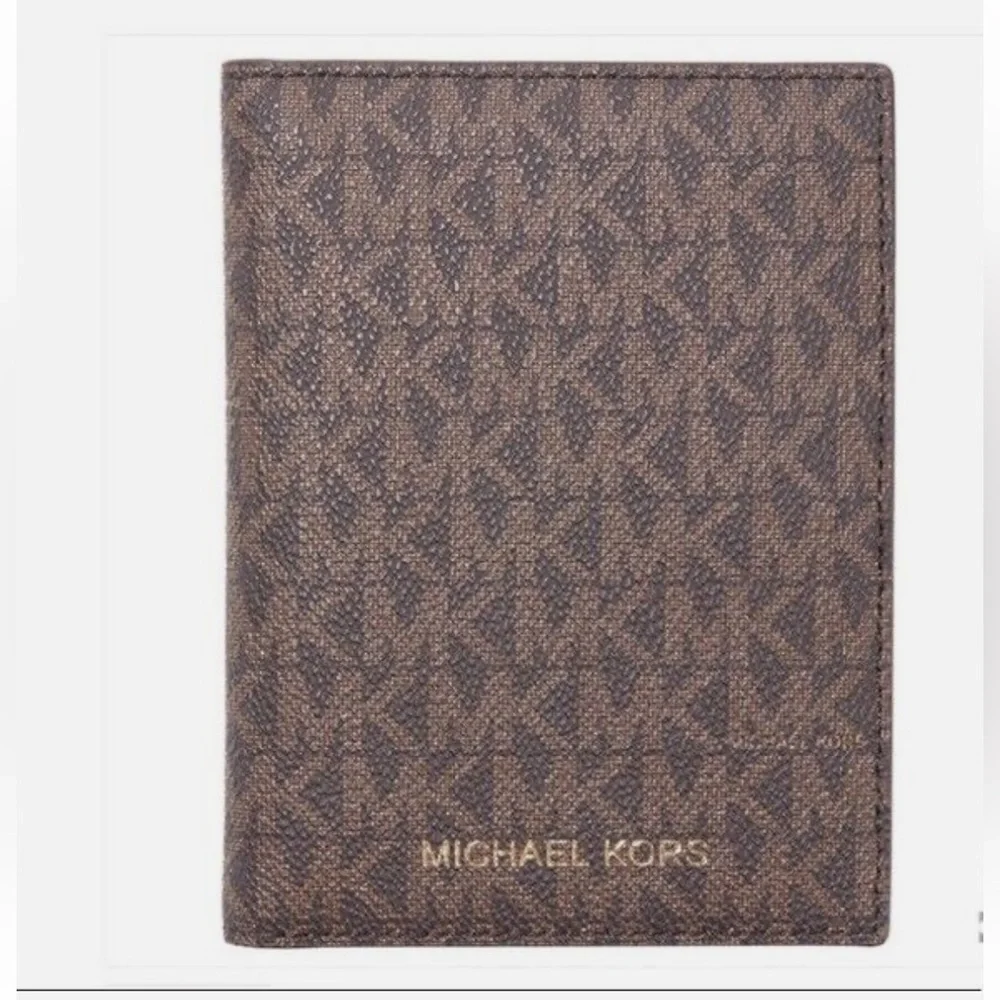 ✨NWOT - Michael Kors Bedford Travel Passport Leather Wallet Holder✨